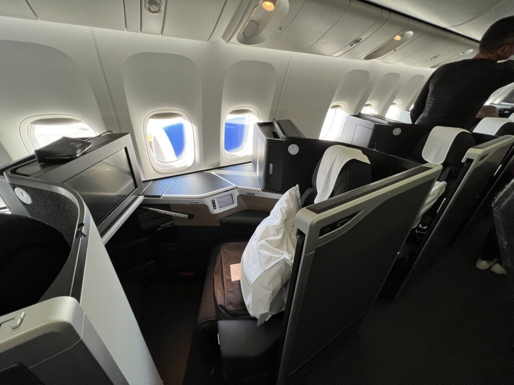 BritishAirways_BusinessClass_Seat3 - Lattes and Runways