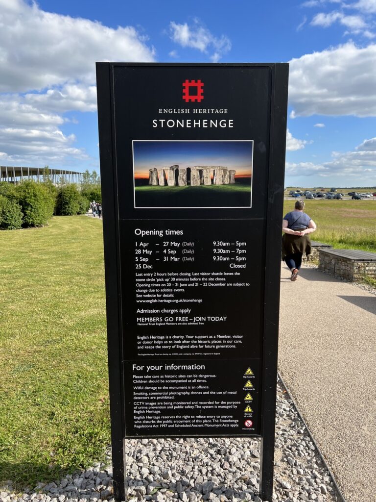 stonehenge tour meeting point