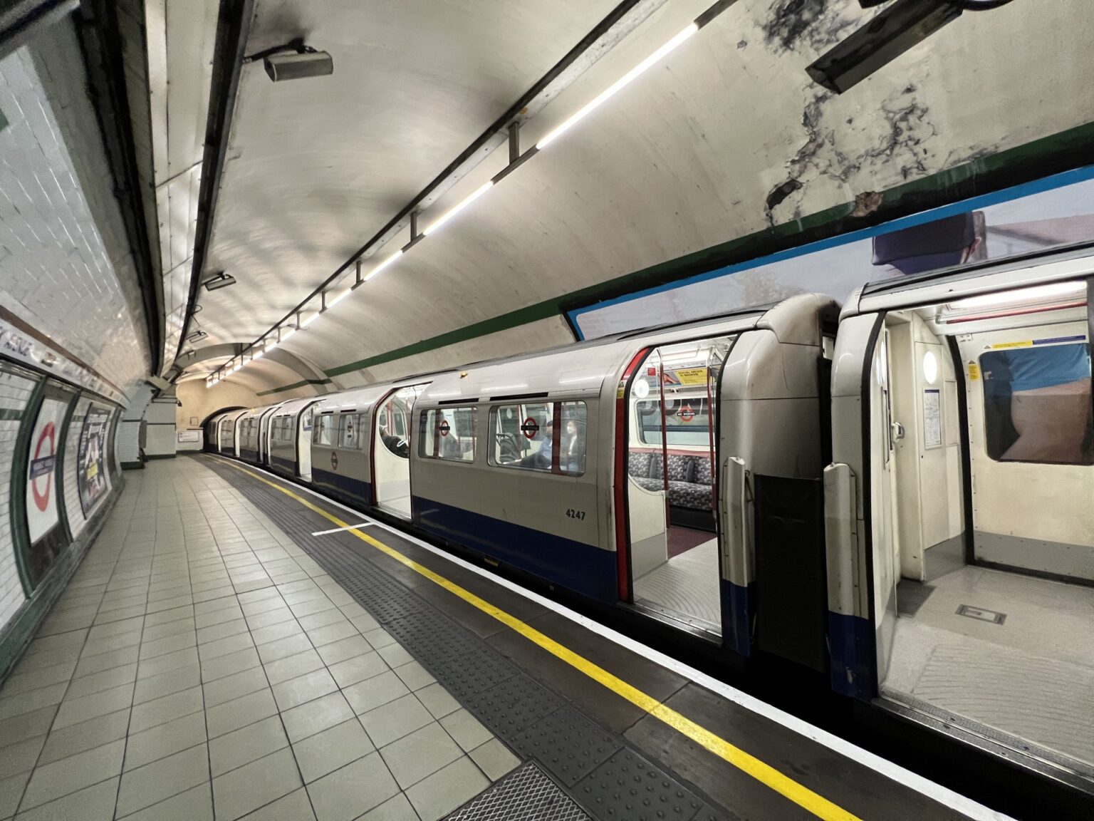 How to Use the London Underground — A Beginner's Guide to the Tube