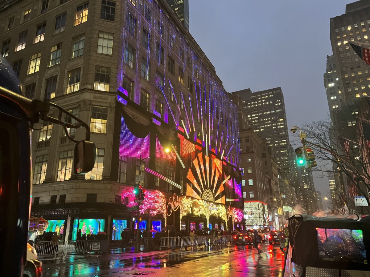 How to See the Saks Fifth Avenue Light Show in NYC — 2023