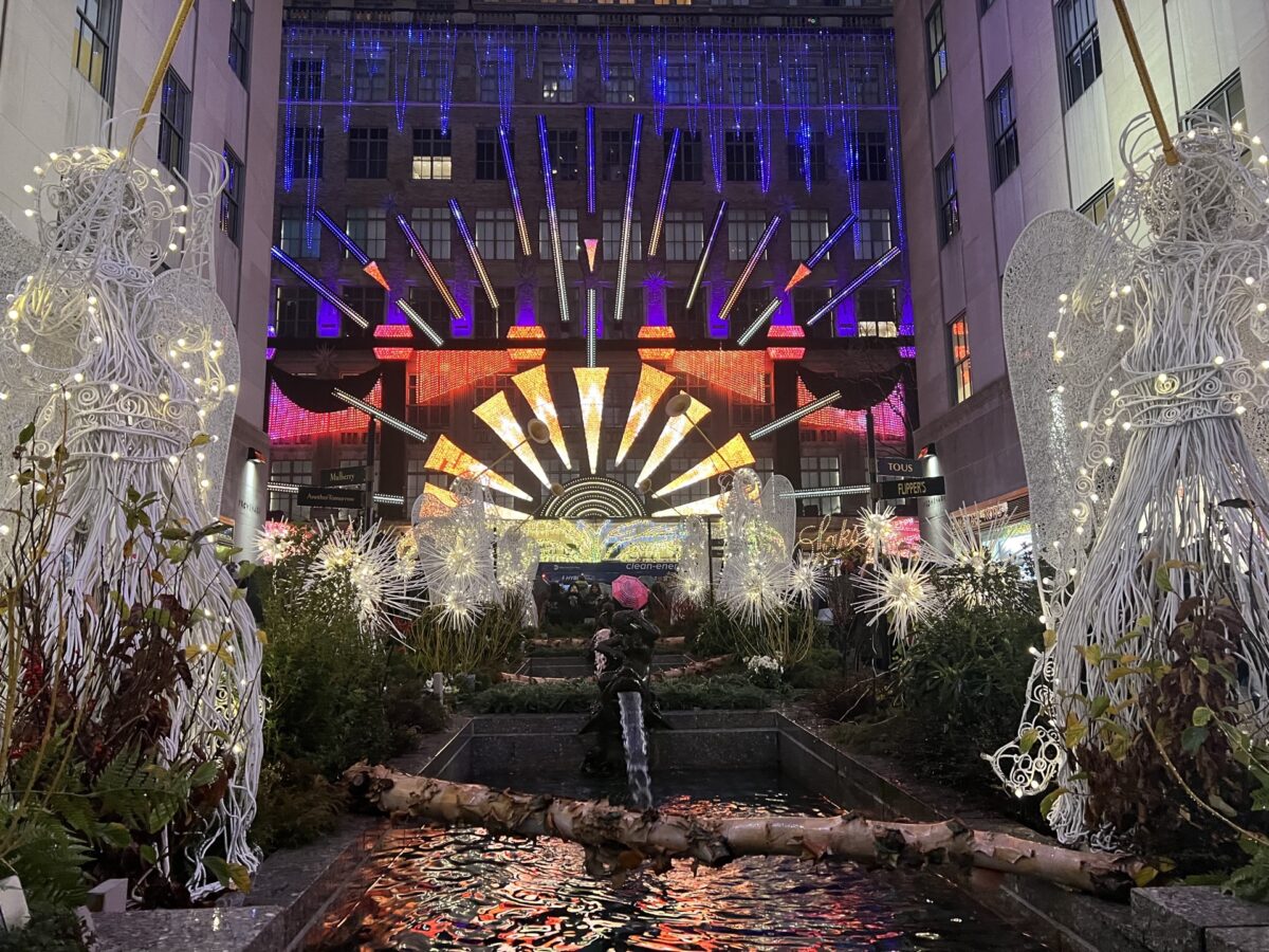 How to See the Saks Fifth Avenue Light Show in NYC Lattes & Runways