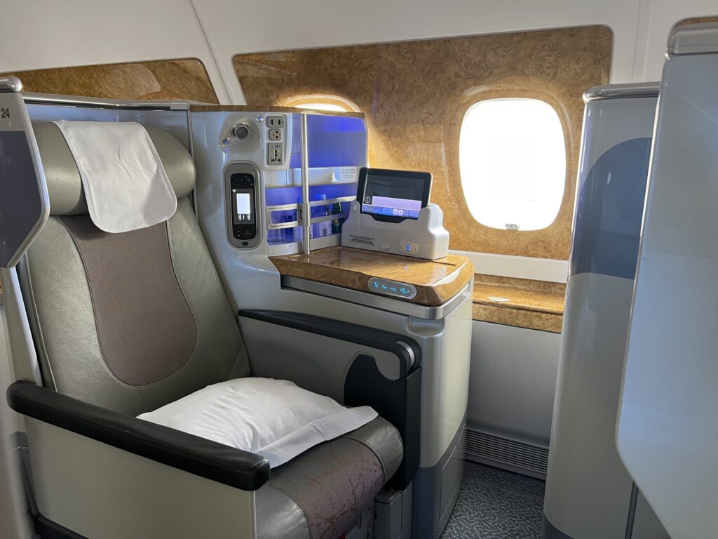 airbus a380 seating emirates