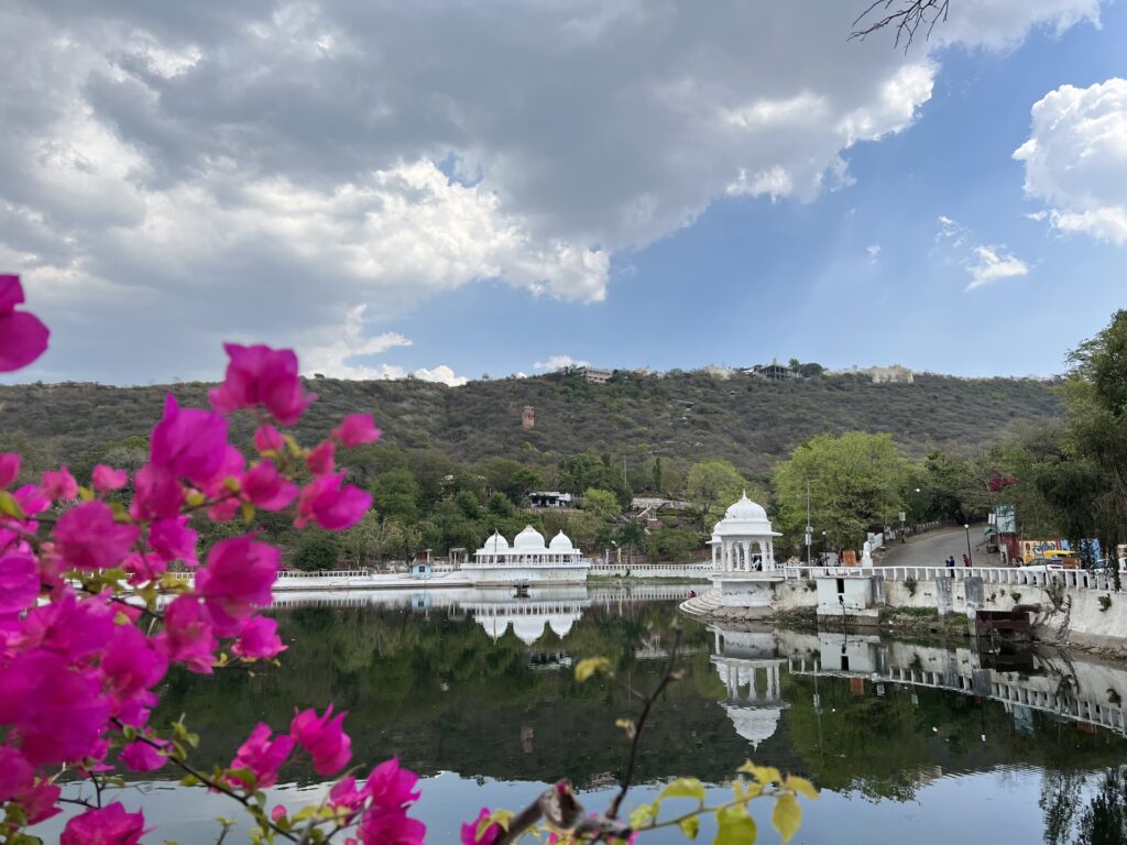 tourist guide to udaipur