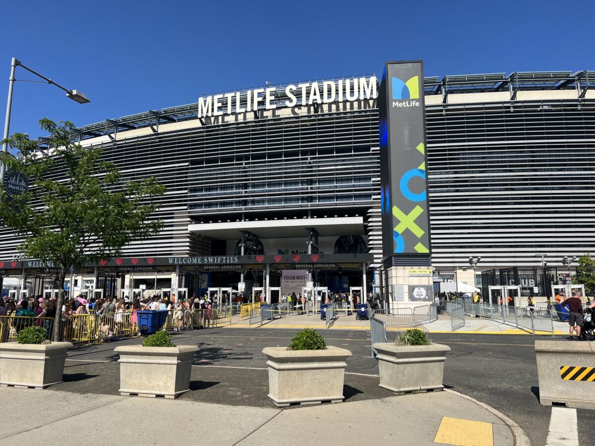 metlifestadium-lattes-runways