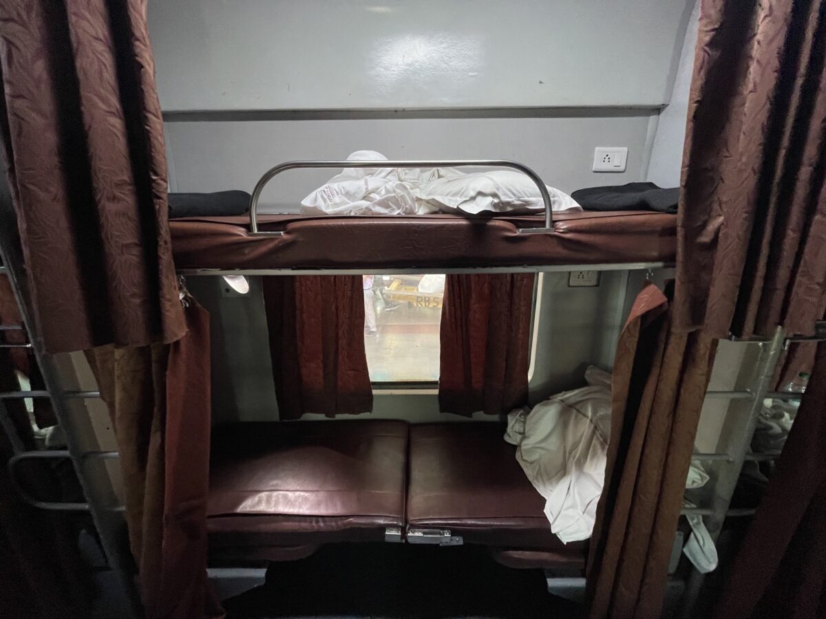 Kerala Express Review — Agra to Delhi in AC 2-Tier Sleeper Class