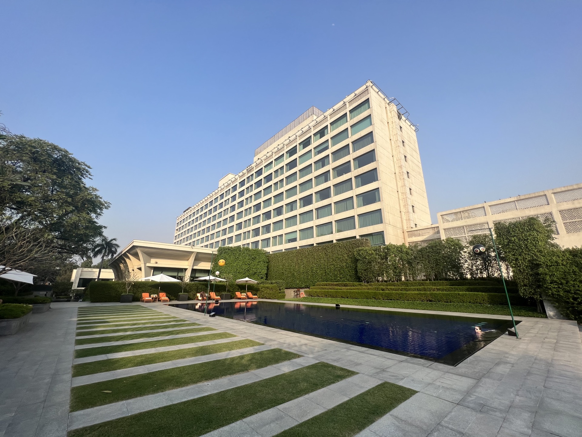 restaurants near the oberoi new delhi